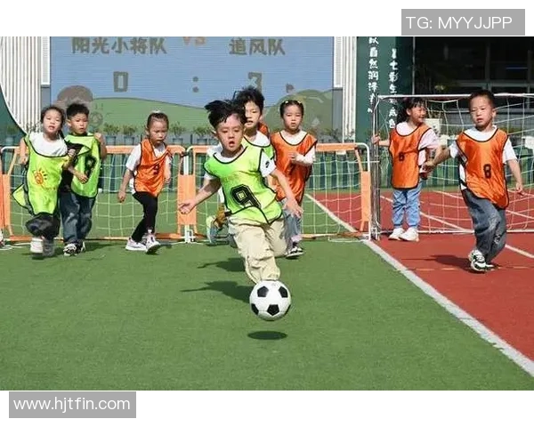 幼儿足球启蒙之旅:在绿茵场上追逐梦想与快乐的成长故事 幼儿足球启蒙之旅:在绿茵场上追逐梦想与快乐的成长故事